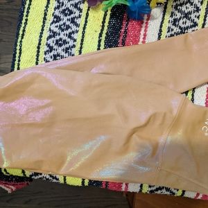 Noireblanc leggings.